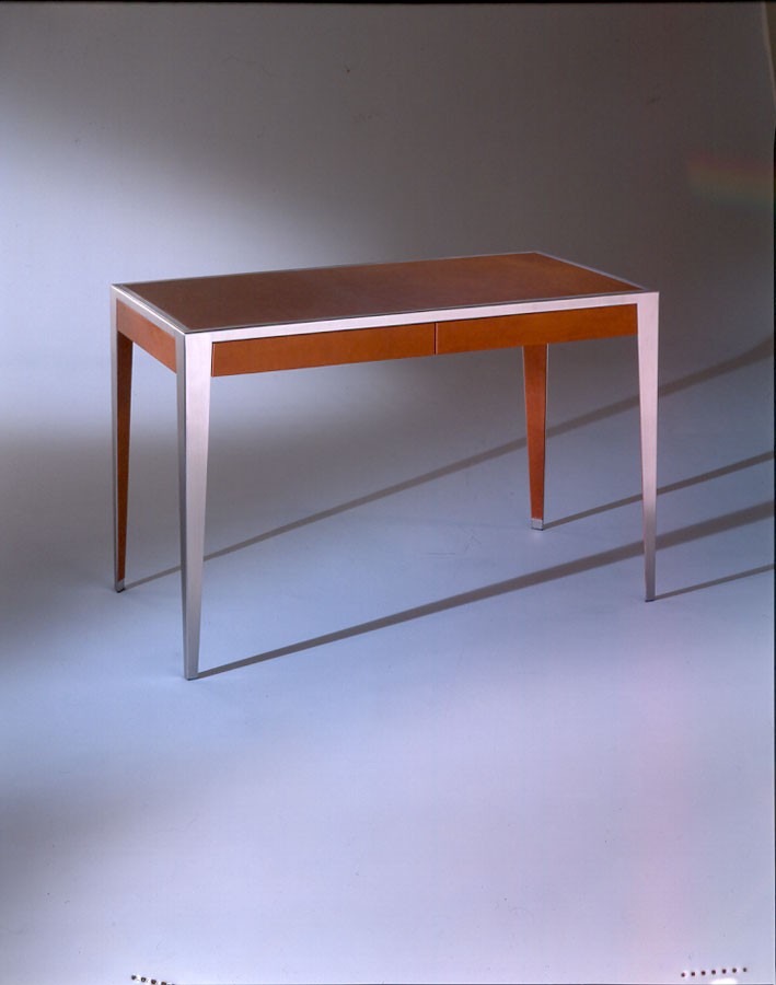 9_fn-500-fusion-writing-desk